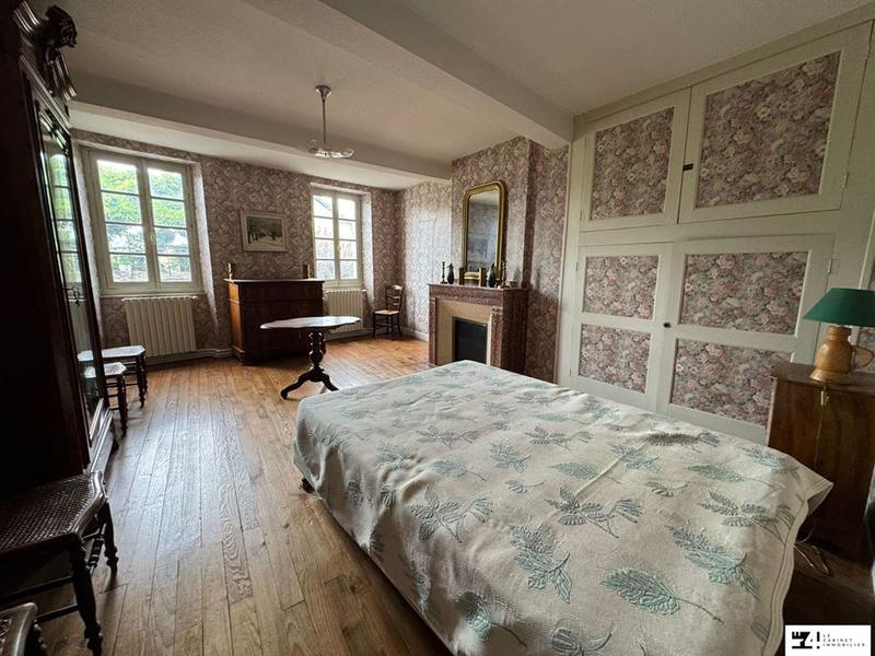 Maison traditionnelle - 331 m² - 9 pièces