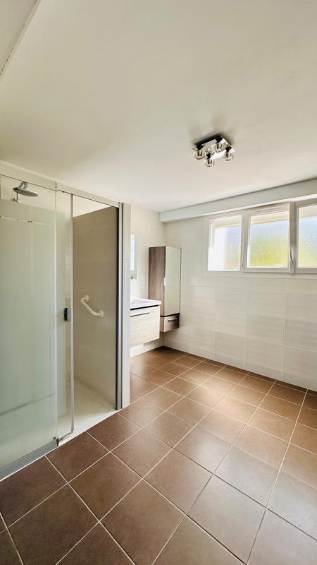 Maison - 220 m² - 11 pièces