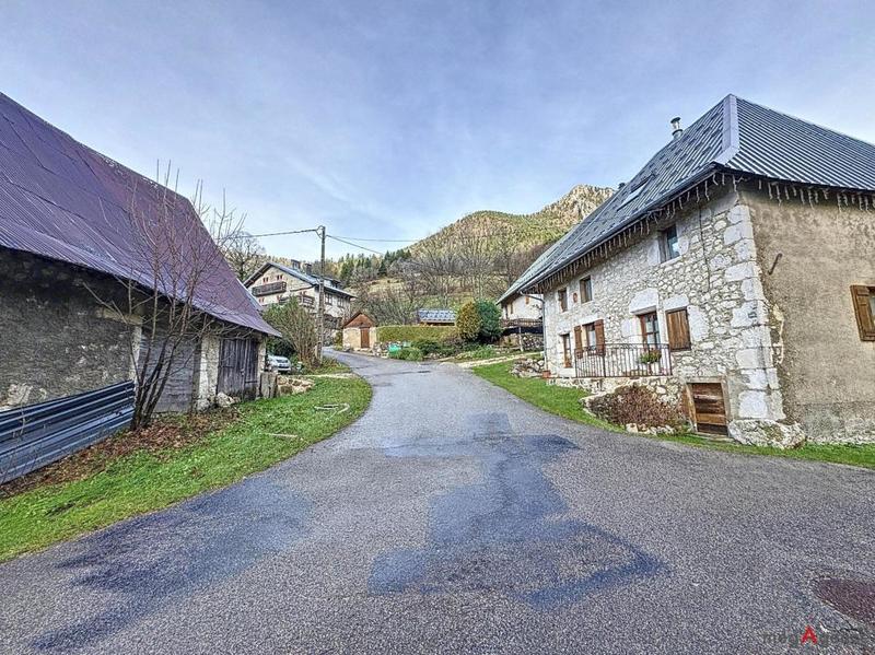 Terrain constructible - 2 000 m²