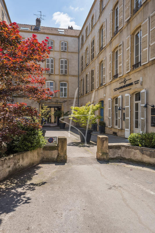 Appartement - 216 m² - 8 pièces