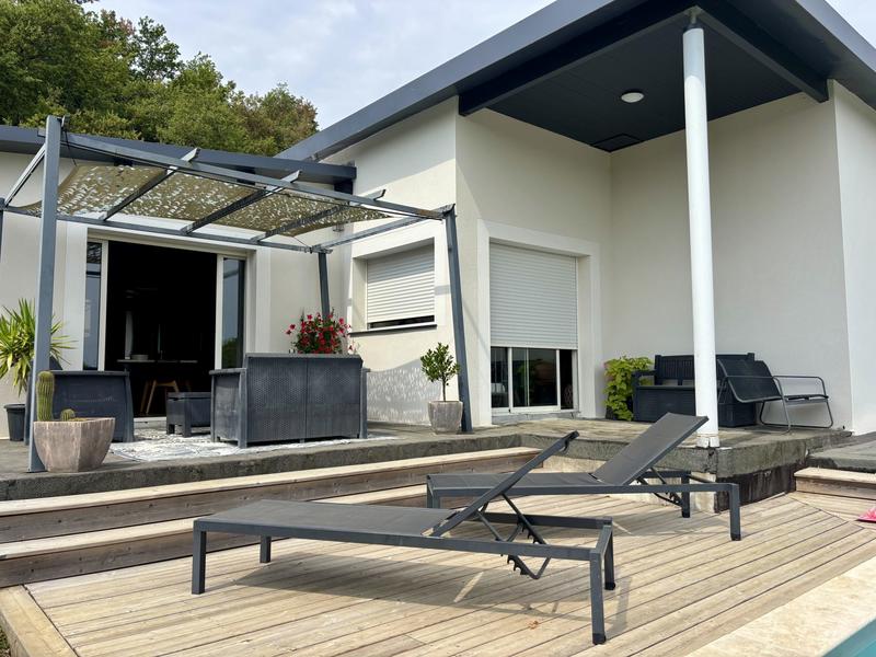 Maison traditionnelle - 180 m² - 6 pièces