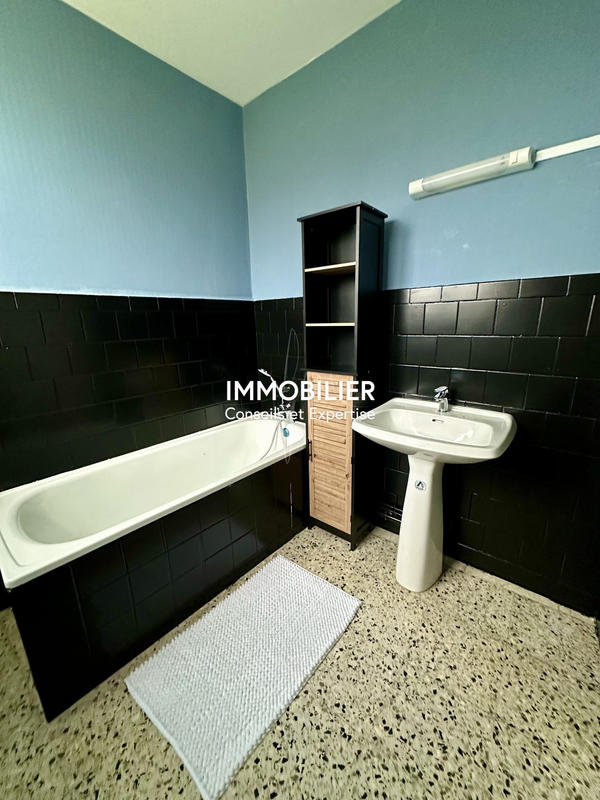 Maison - 183 m² - 9 pièces