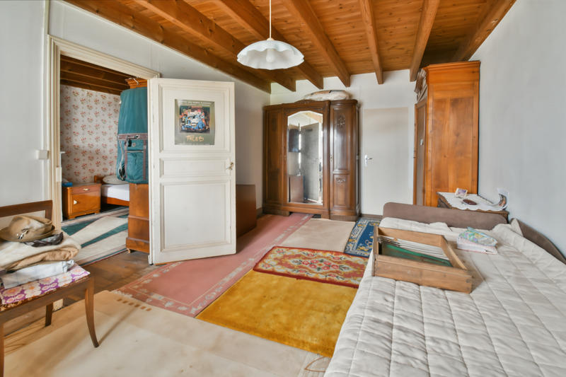 Propriété - 250 m² - 9 pièces