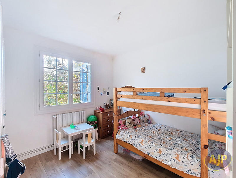 Maison - 214 m² - 9 pièces