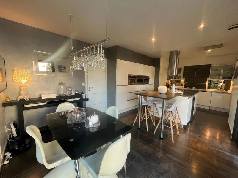 Villa - 230 m² - 10 pièces