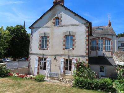 Maison - 303 m² - 8 pièces