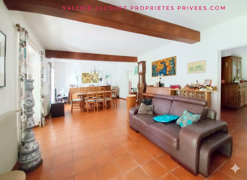 Maison - 240 m² - 7 pièces