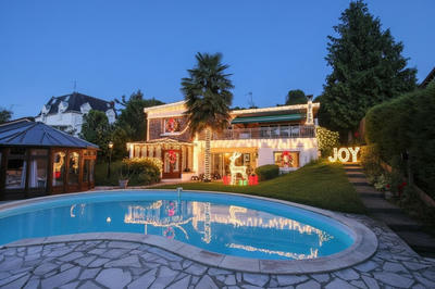 Maison - 245 m² - 8 pièces