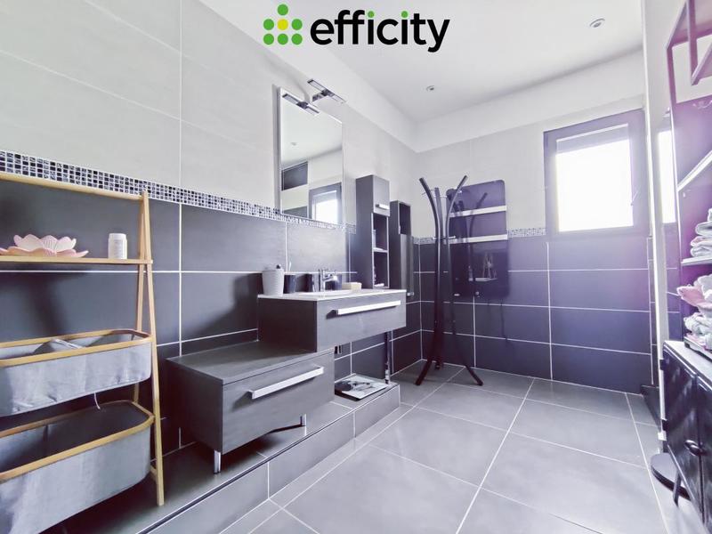 Maison - 215 m² - 6 pièces