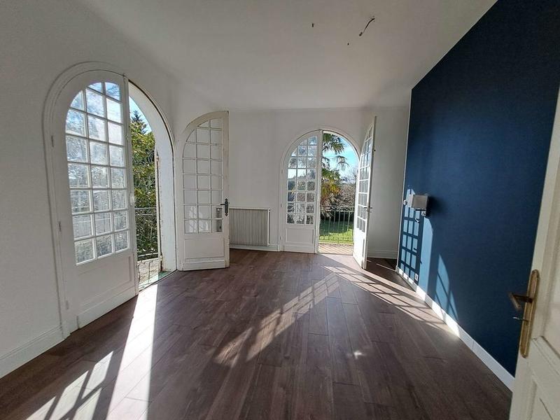 Maison - 298 m² - 6 pièces