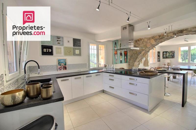 Villa - 240 m² - 7 pièces