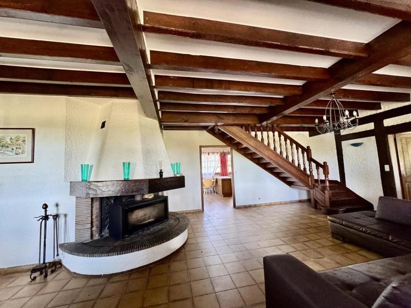 Propriété - 254 m² - 6 pièces