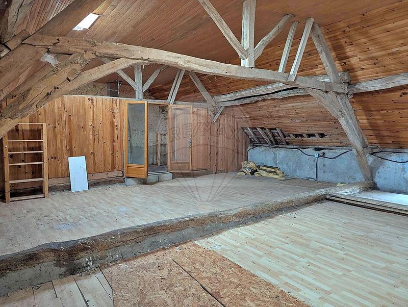 Maison - 300 m² - 5 pièces