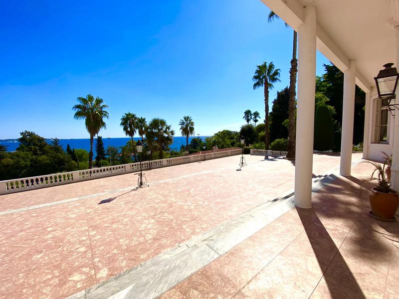 Appartement - 140 m² - 6 pièces