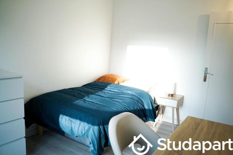 Chambre - 10 m² - 1 pièce