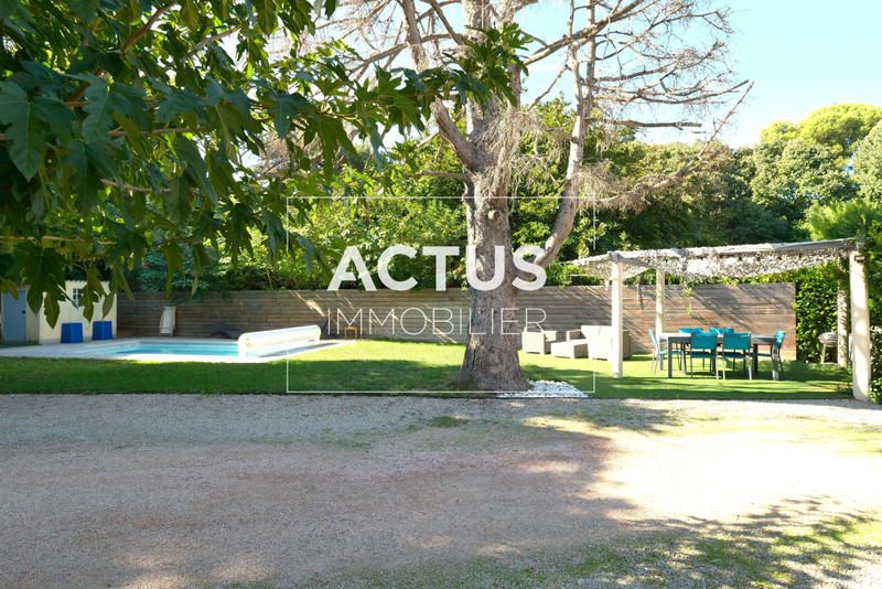 Maison - 214 m² - 6 pièces