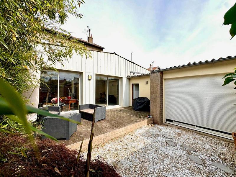 Appartement - 206 m² - 6 pièces