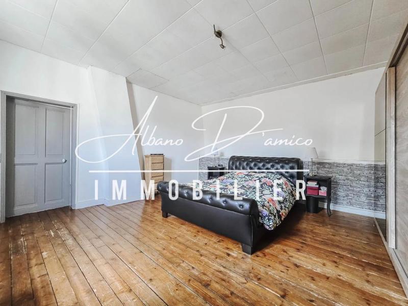 Maison - 182 m² - 9 pièces