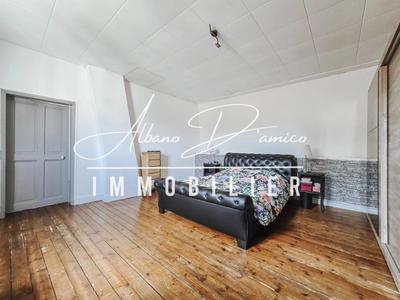 Maison - 182 m² - 9 pièces