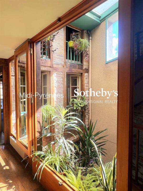 Maison - 377 m² - 12 pièces