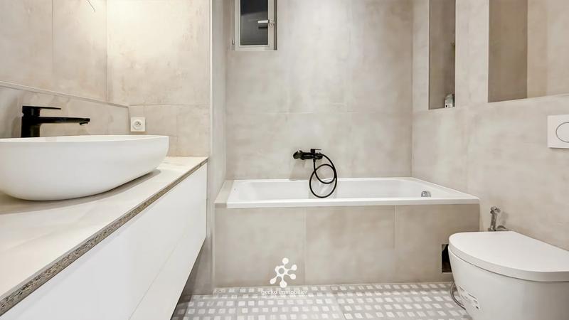 Appartement - 100 m² - 5 pièces