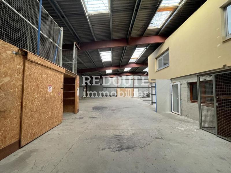 Entrepôt - 757 m²