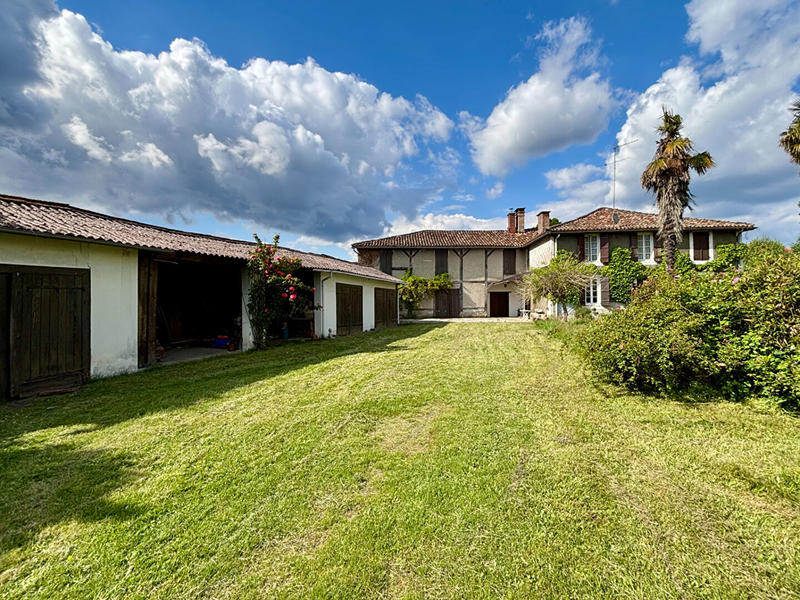 Maison - 246 m² - 9 pièces