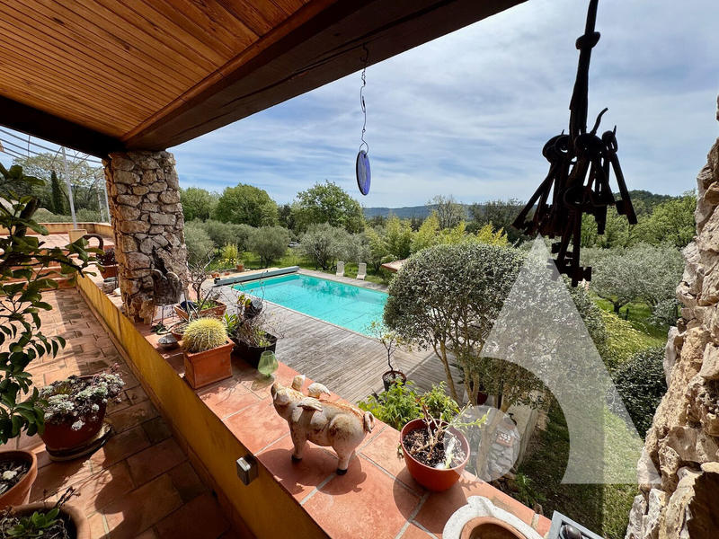 Maison - 180 m² - 5 pièces