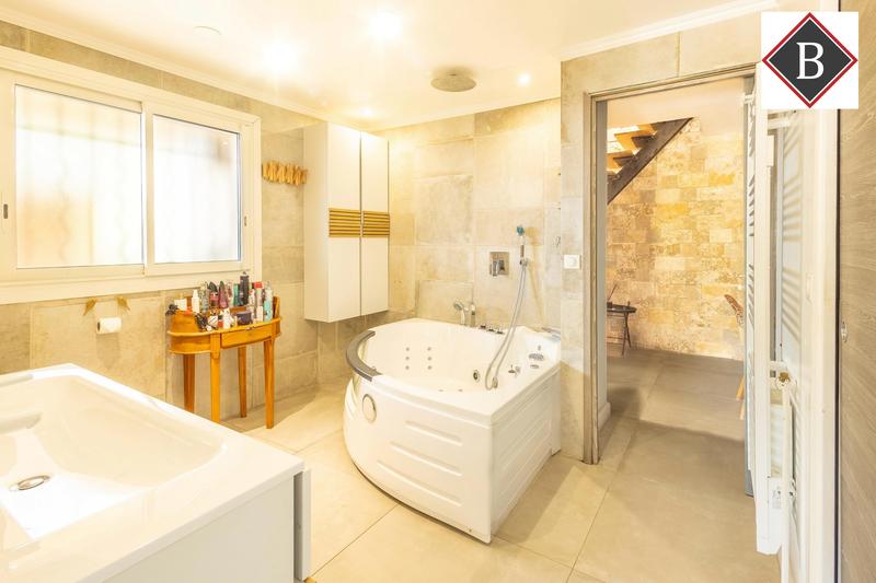 Maison - 227 m² - 5 pièces