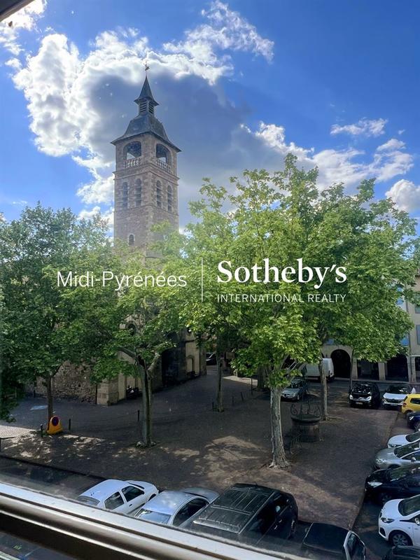 Maison - 377 m² - 12 pièces