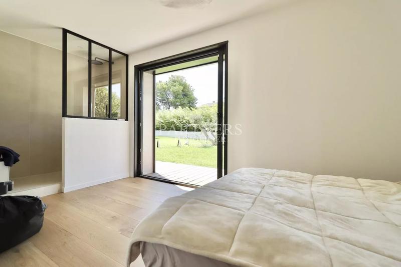 Maison - 240 m² - 6 pièces