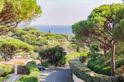 Maison - 250 m² - 6 pièces