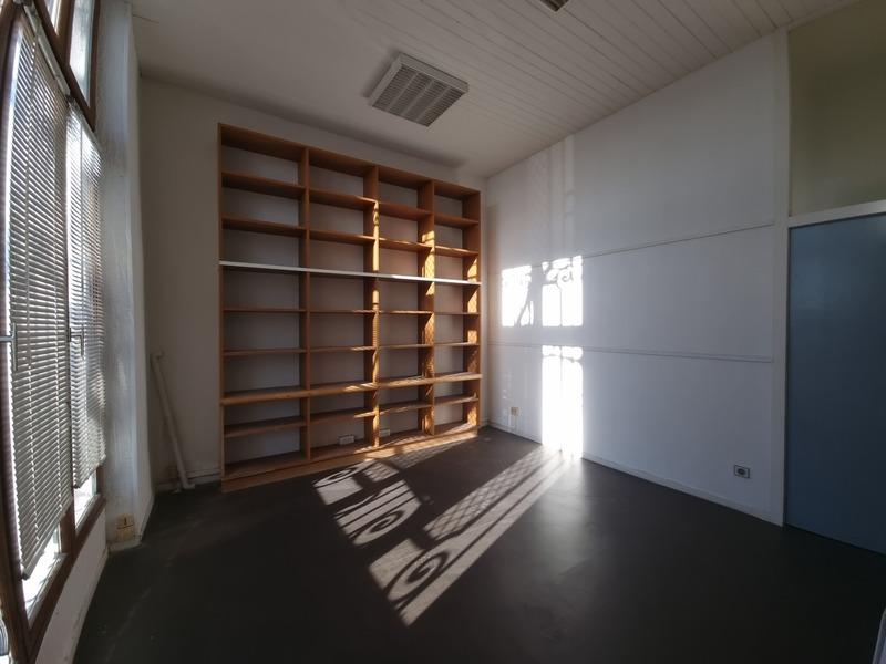 Bureau - 96 m² - 8 pièces