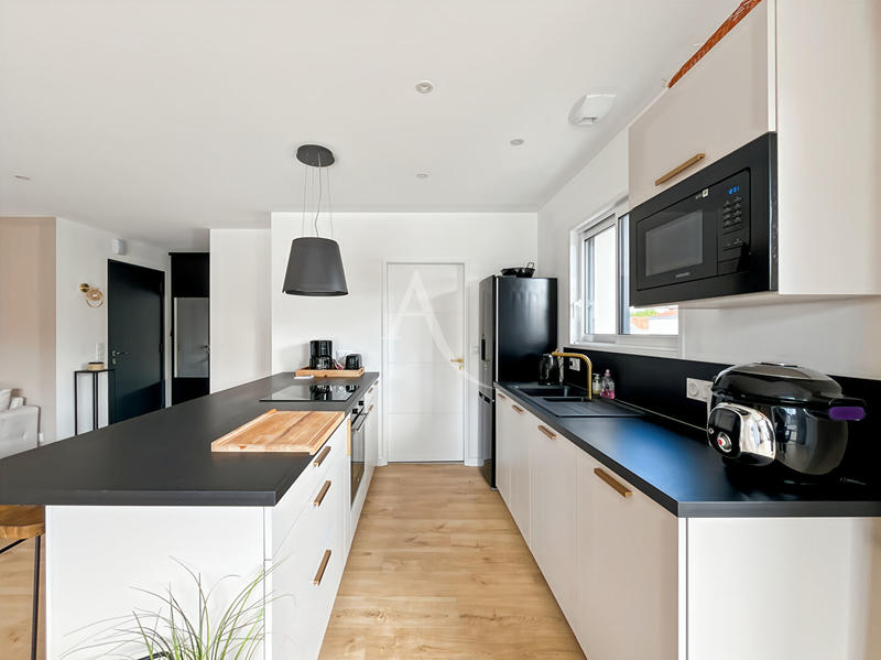 Maison - 93 m² - 4 pièces