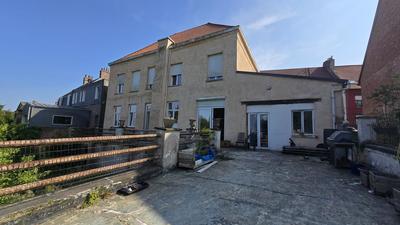 Maison - 250 m² - 8 pièces