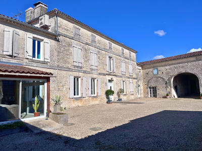 Maison - 238 m² - 4 pièces