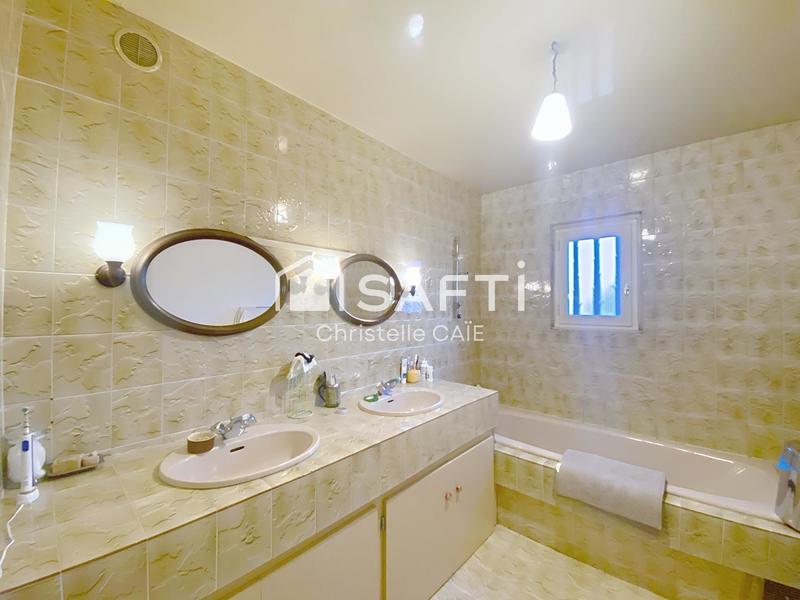 Maison - 229 m² - 7 pièces