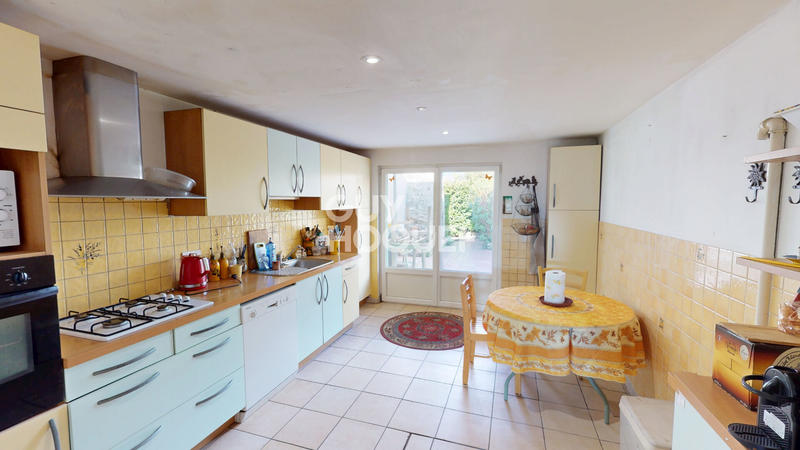 Maison - 220 m² - 5 pièces