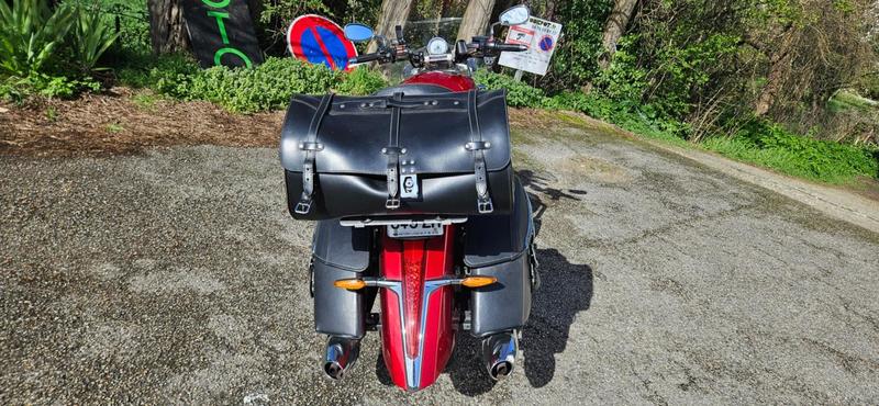 Victory Motorcycles Cross road 1737 victory Rouge