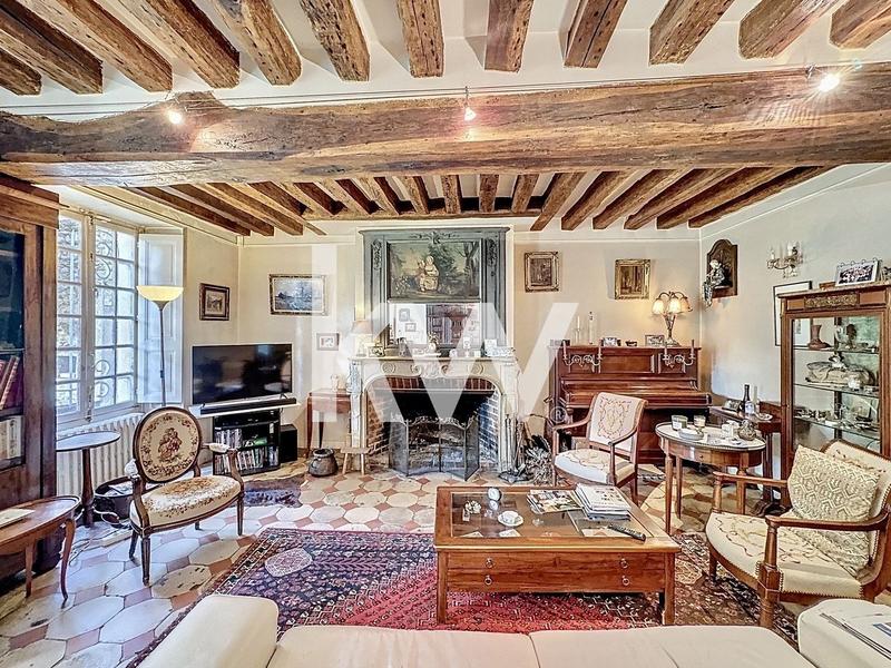 Maison - 296 m² - 18 pièces