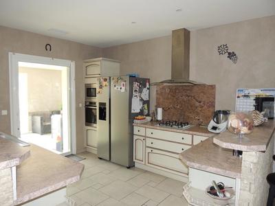 Maison - 305 m² - 9 pièces