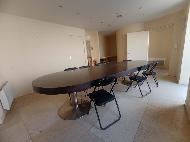 Local commercial - 4 pièces