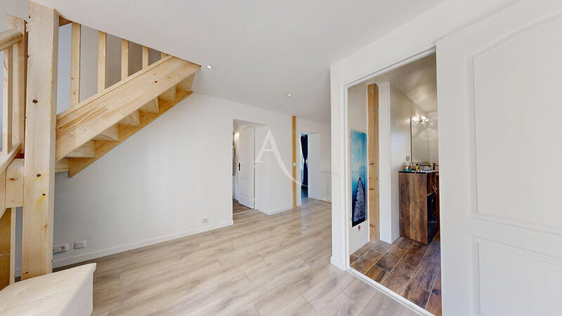 Maison - 156 m² - 9 pièces