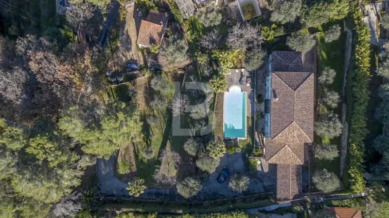 Villa - 232 m² - 8 pièces