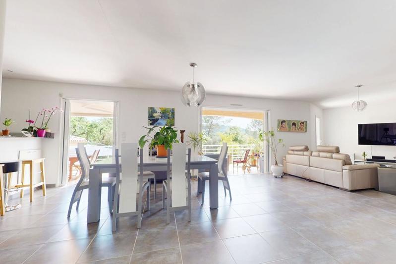 Villa - 239 m² - 6 pièces