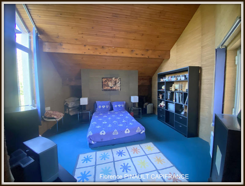 Maison - 225 m² - 8 pièces