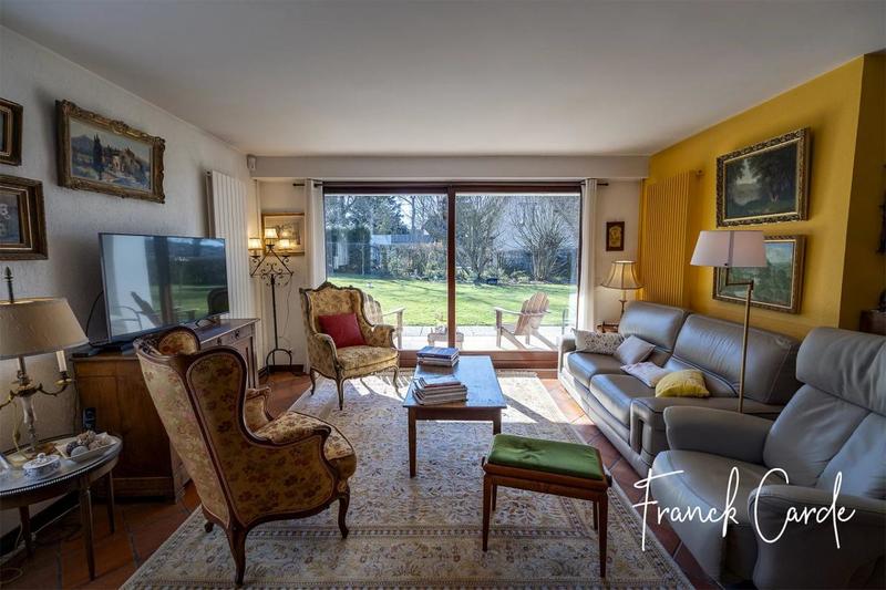 Villa - 225 m² - 8 pièces