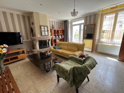 Maison - 208 m² - 8 pièces