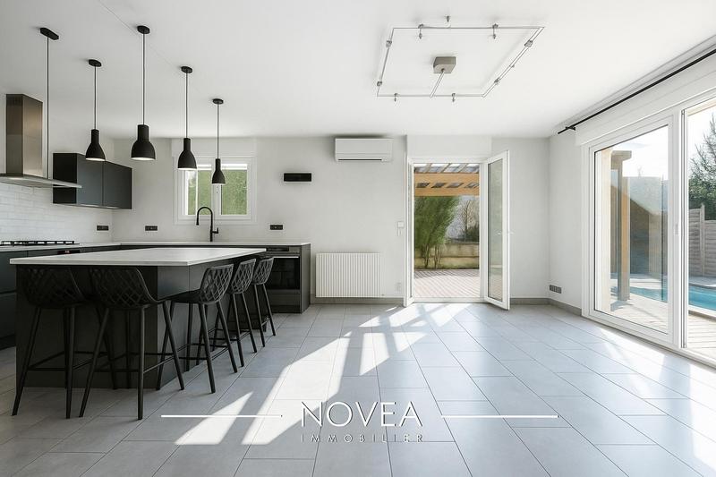 Maison traditionnelle - 179 m² - 8 pièces