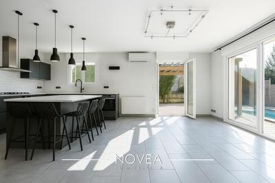 Maison traditionnelle - 179 m² - 8 pièces